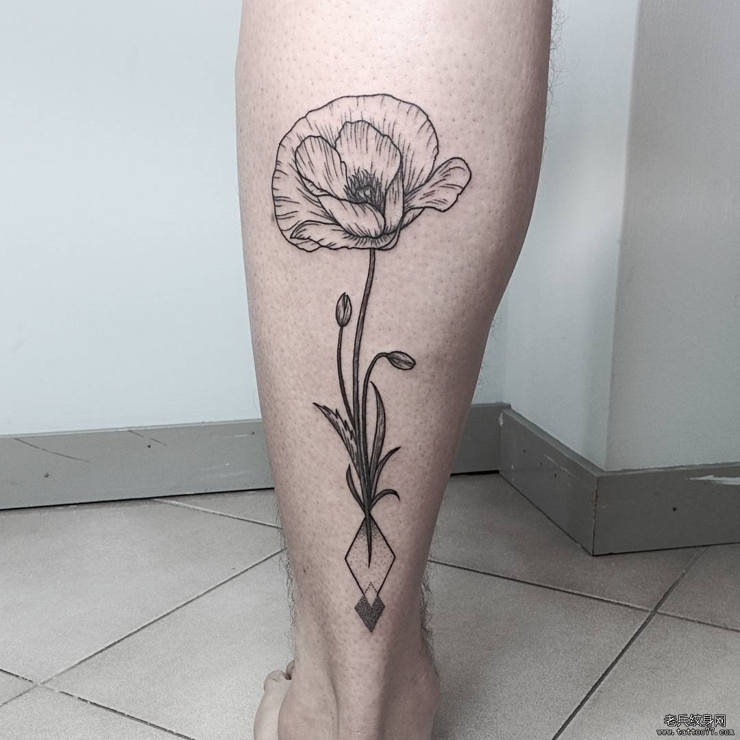 郁金香花叶子小腿纹身图案