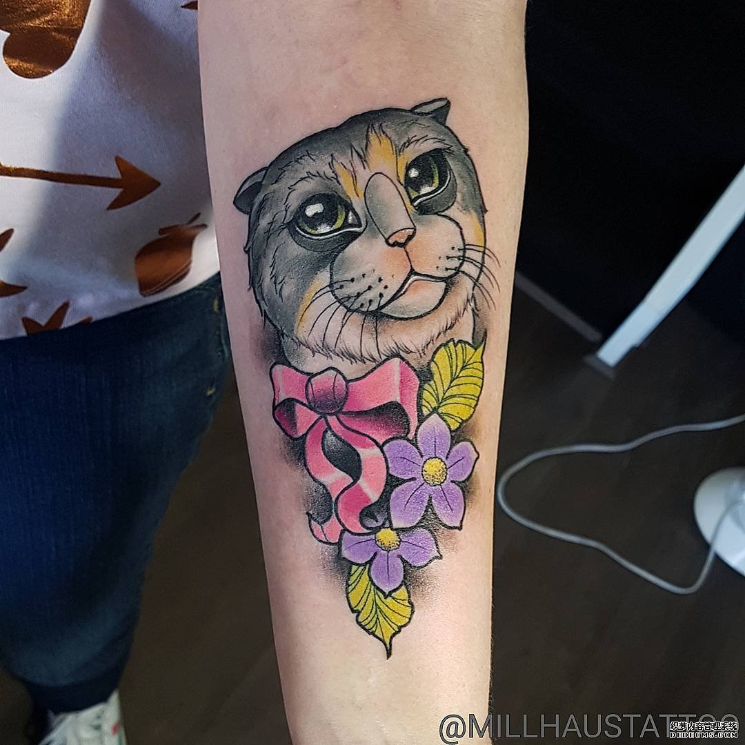 色彩猫咪樱花小臂纹身图案