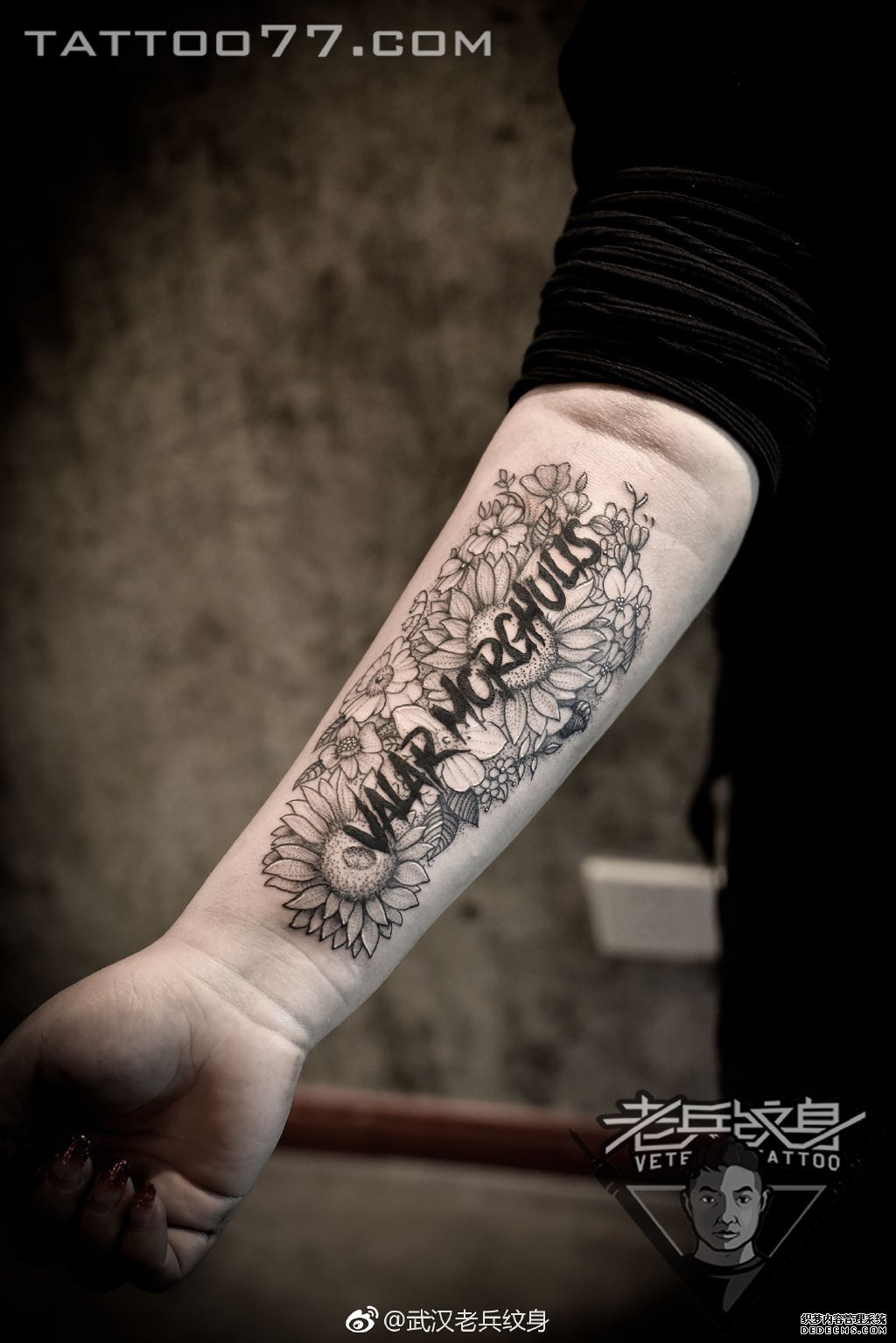 黑灰花朵英文手臂tattoo图案