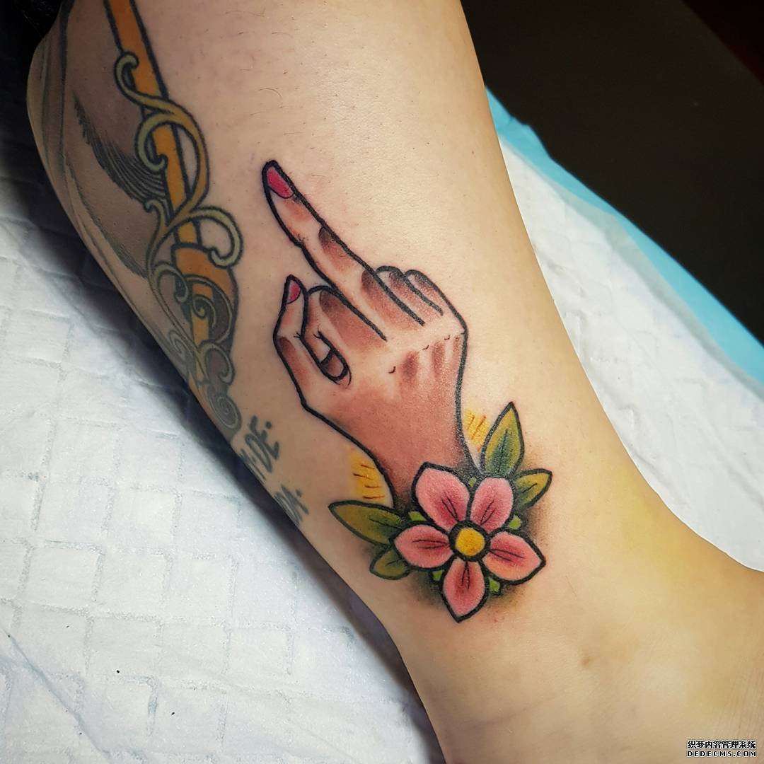 手花小腿纹身图案