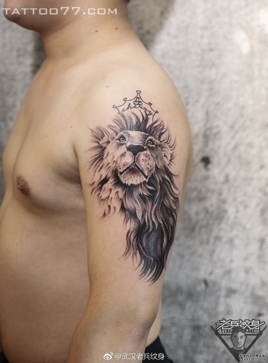 黑灰狮子皇冠手臂tattoo作品