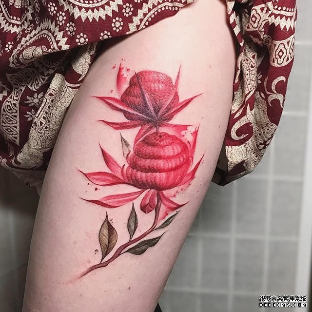 色彩大腿花卉纹身图案