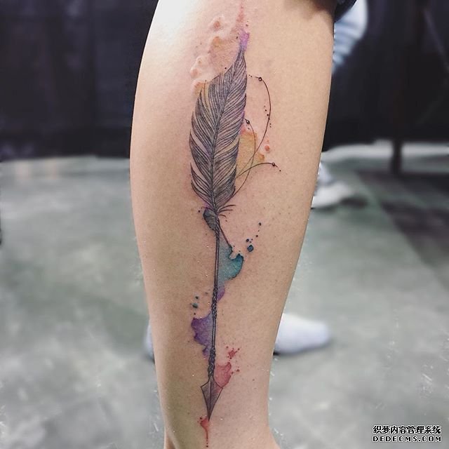 小腿色彩箭矢纹身