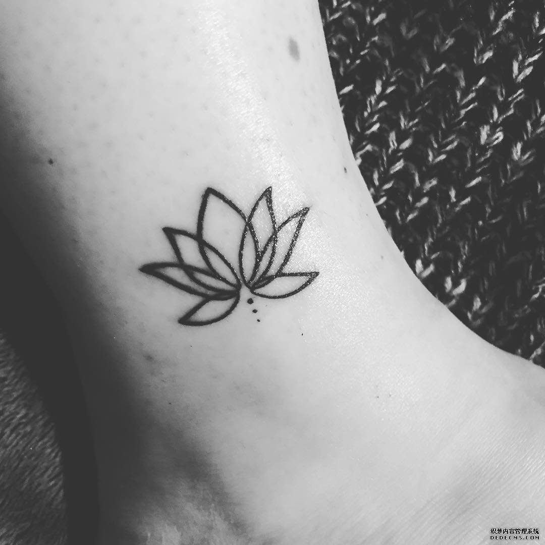 线条莲花小清新脚踝纹身图案