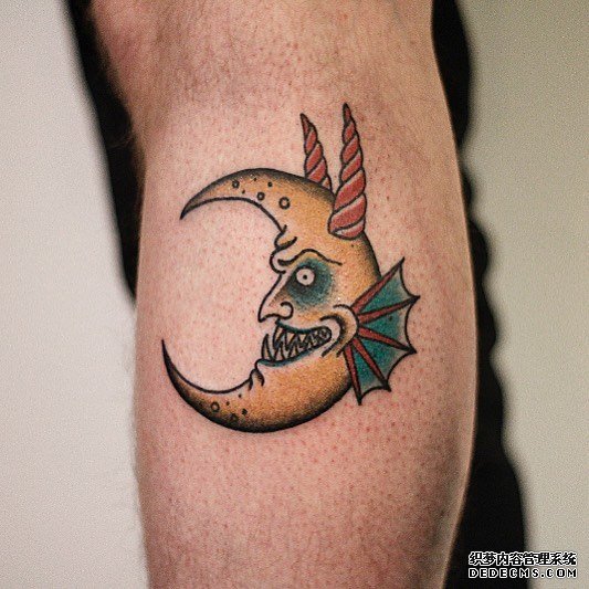 月亮牙齿犄角翅膀tattoo图案