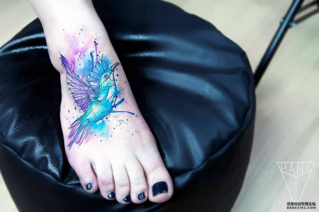 色彩小鸟脚背纹身
