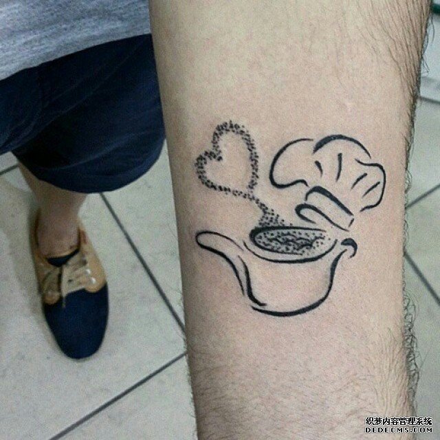 手臂帽子纹身图案