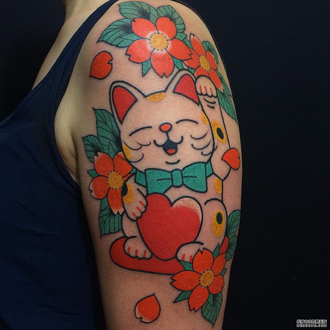 上臂招财猫纹身