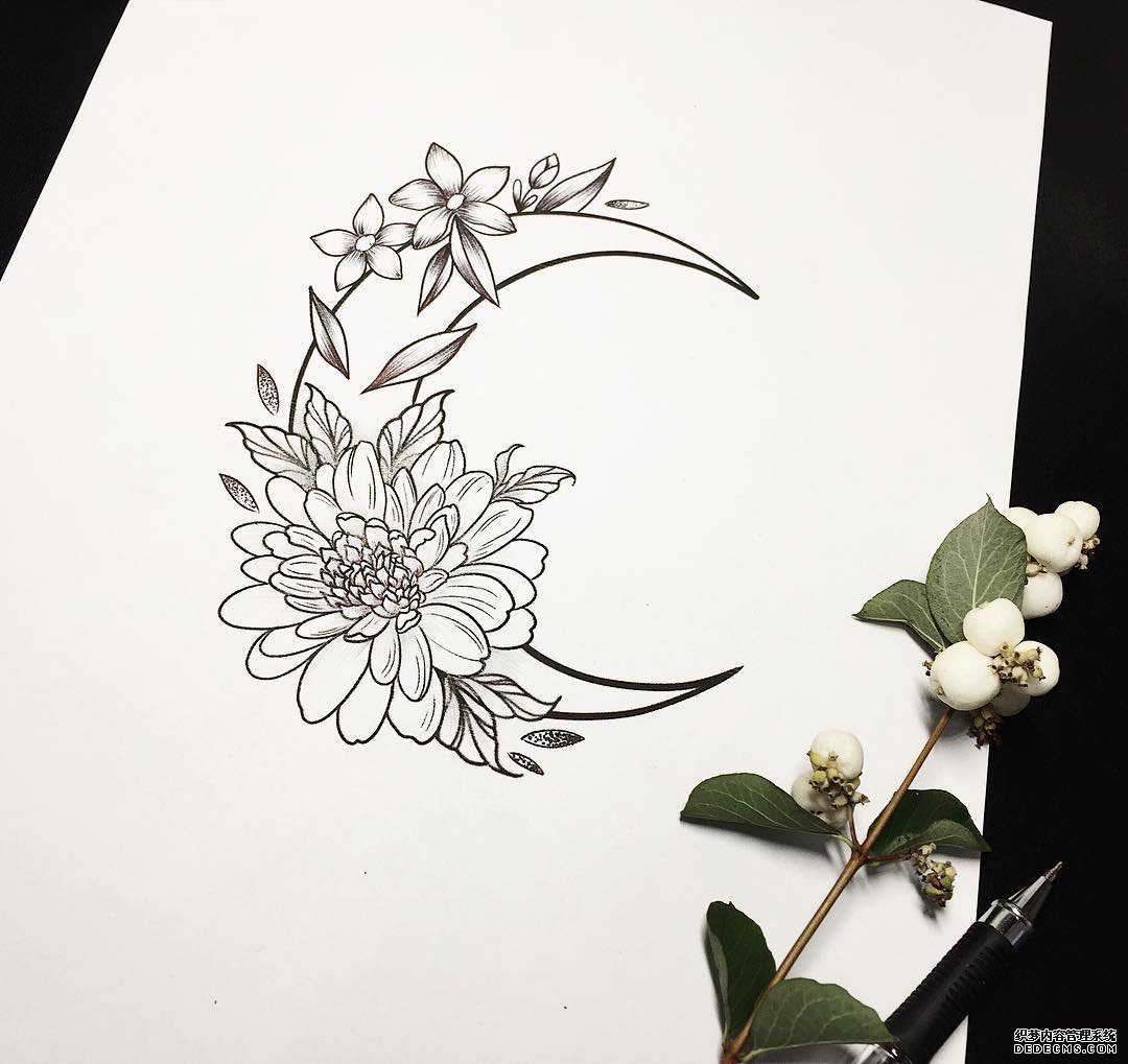 线条月亮花纹身手稿