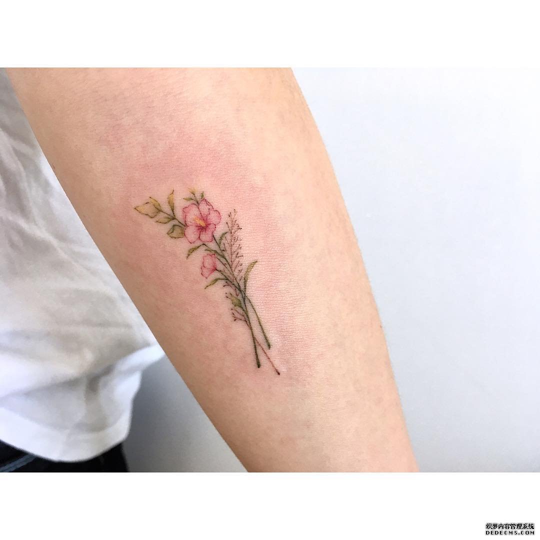 简约清新花卉纹身手稿