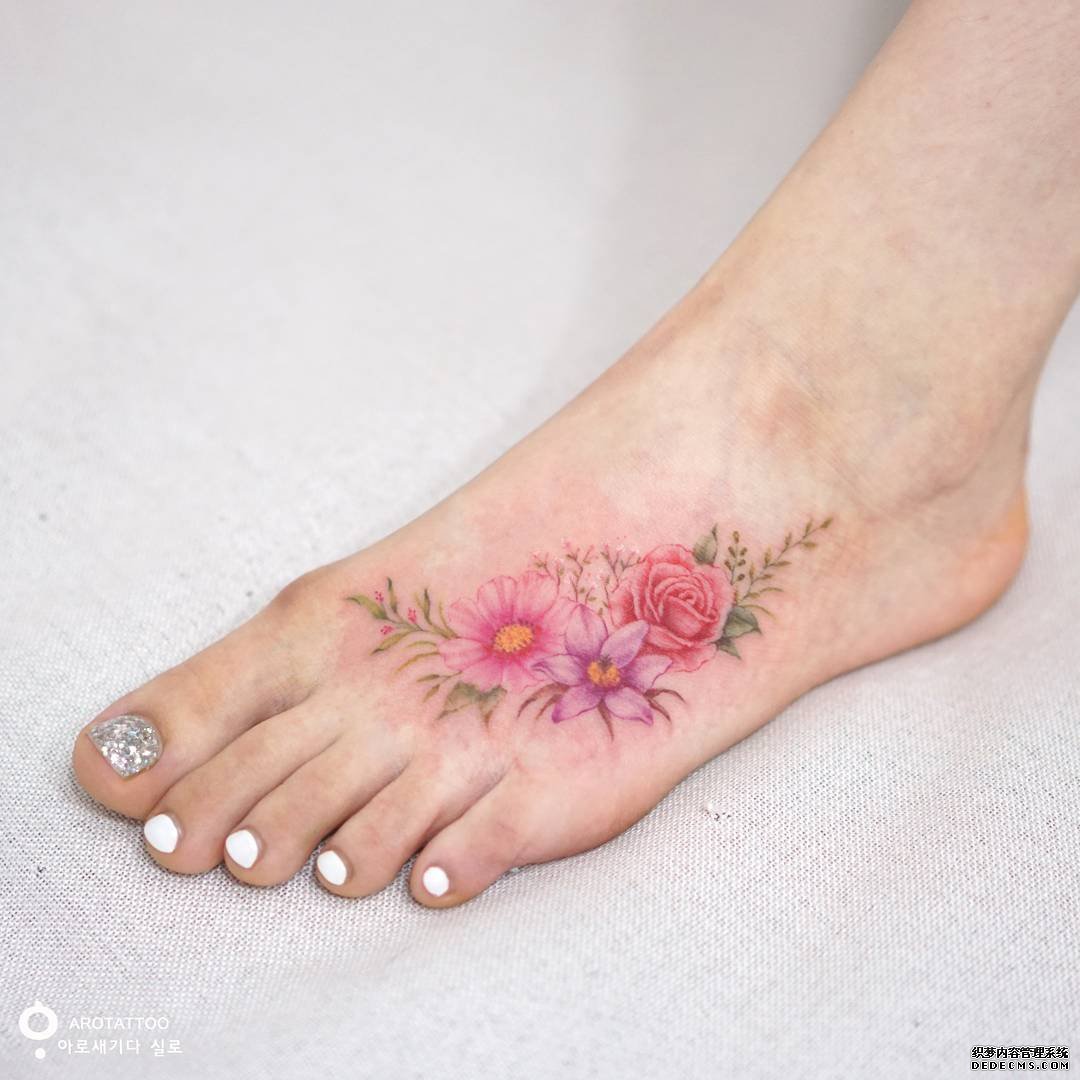 脚背色彩花卉纹身