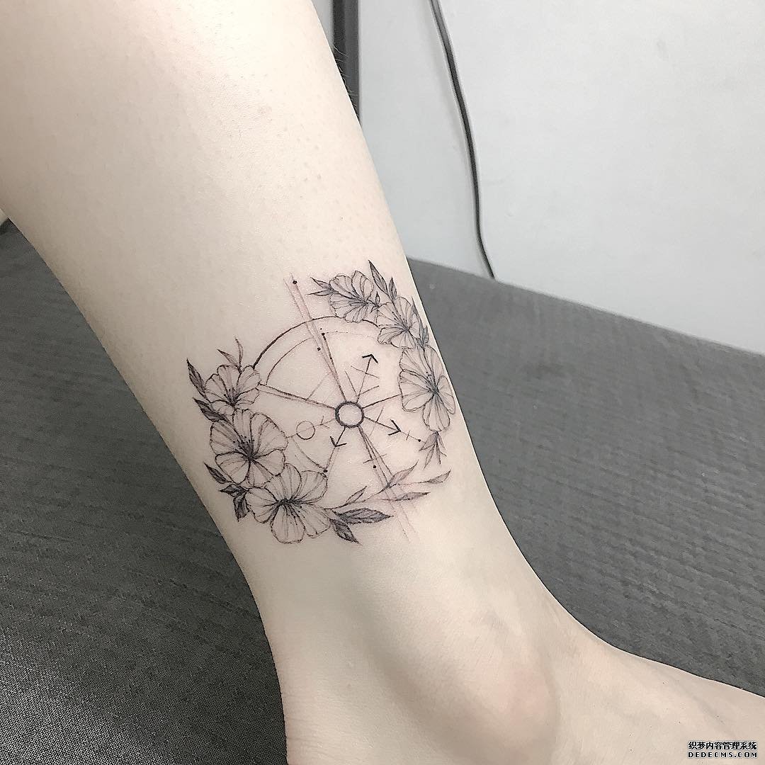 黑灰花指南针小腿纹身图案