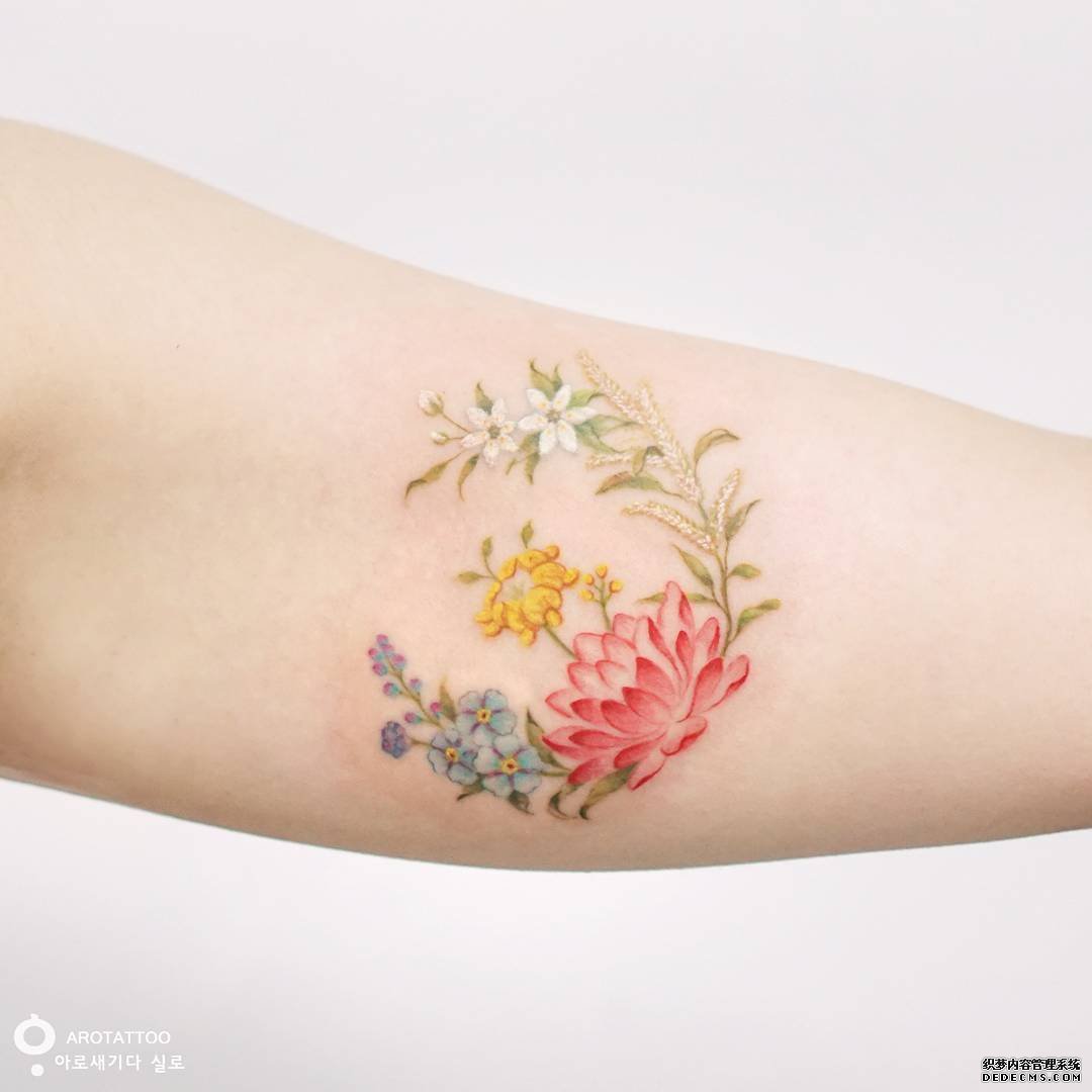 色彩手臂花卉纹身