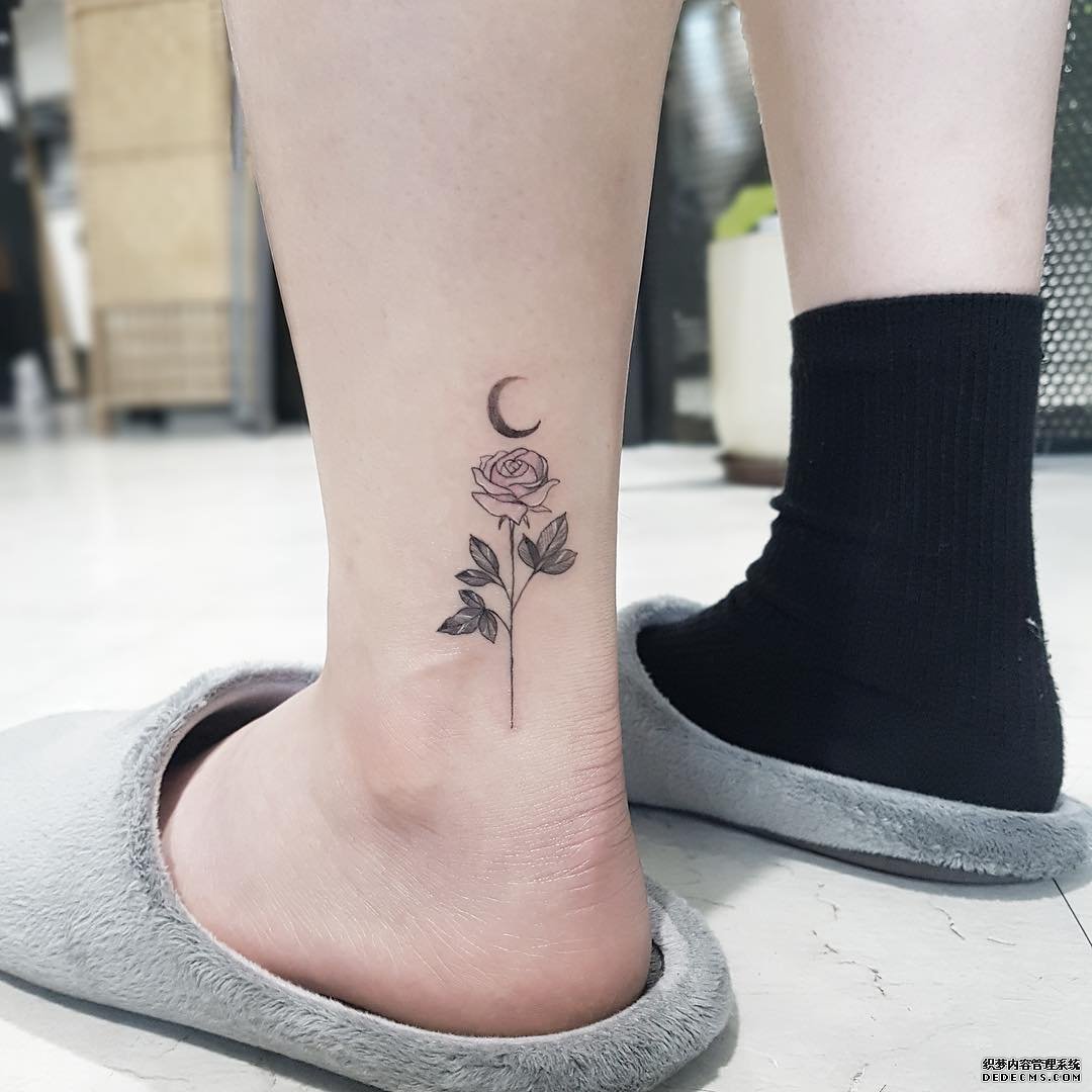 色彩玫瑰月亮脚腕纹身图案