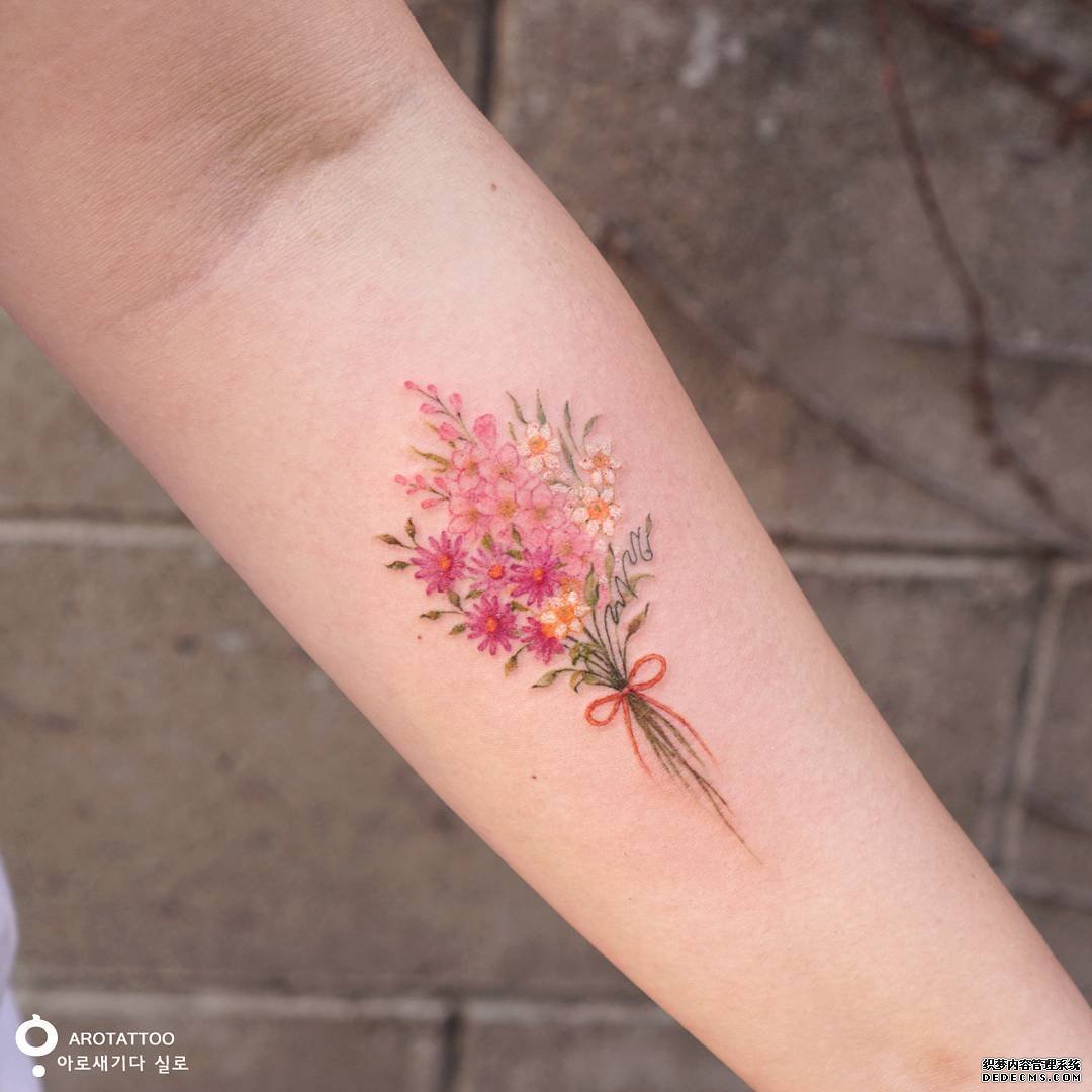 手臂色彩花束纹身