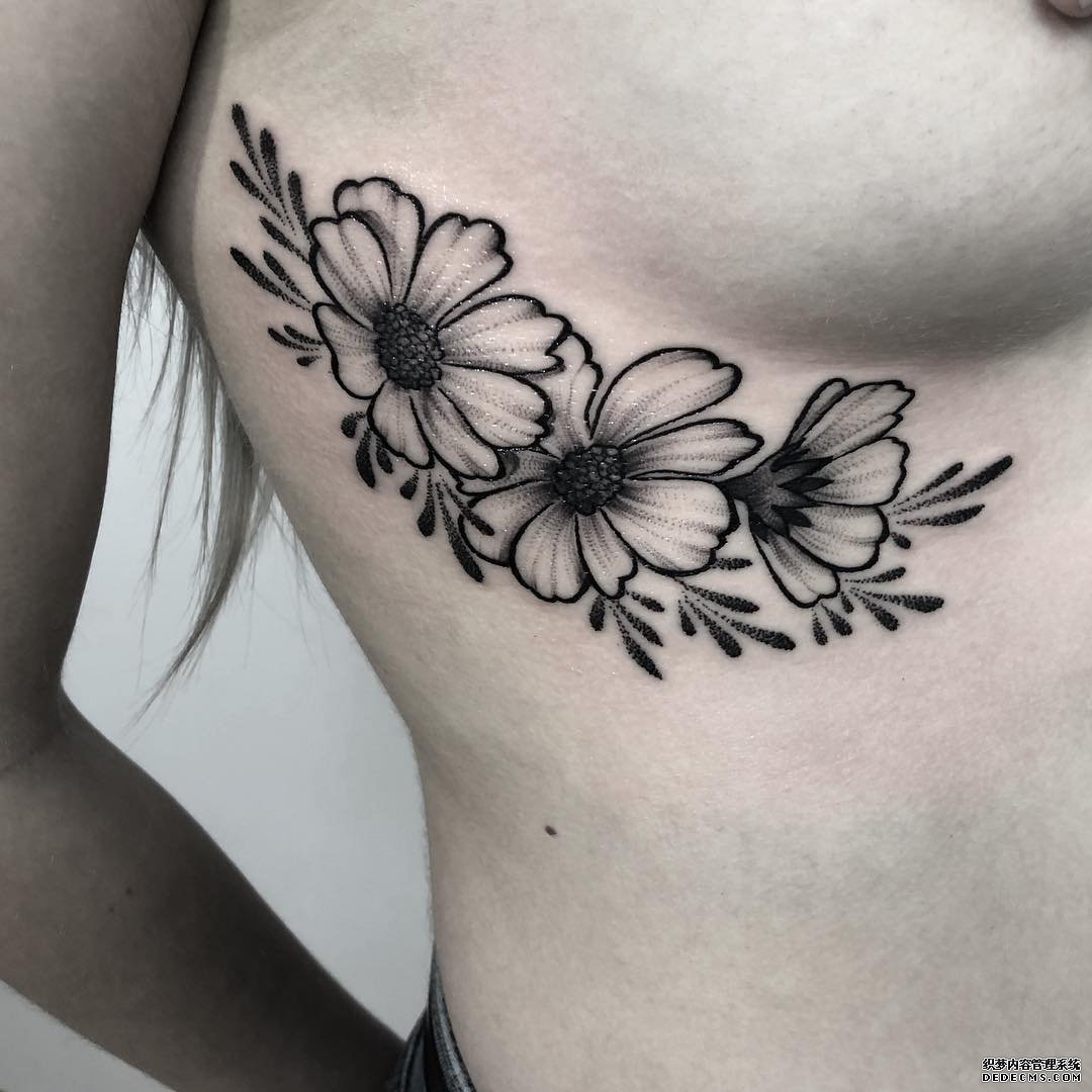 黑灰花卉胸下tattoo图案