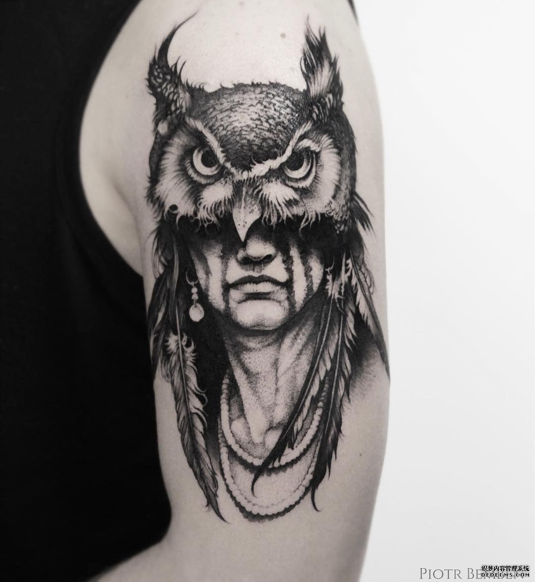 黑灰大臂猫头鹰纹身图案