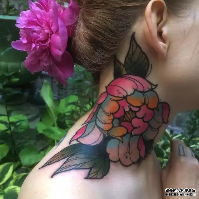 “看到这些纹身风格我自卑了,我这纹的还不如不纹呢....”——她说!