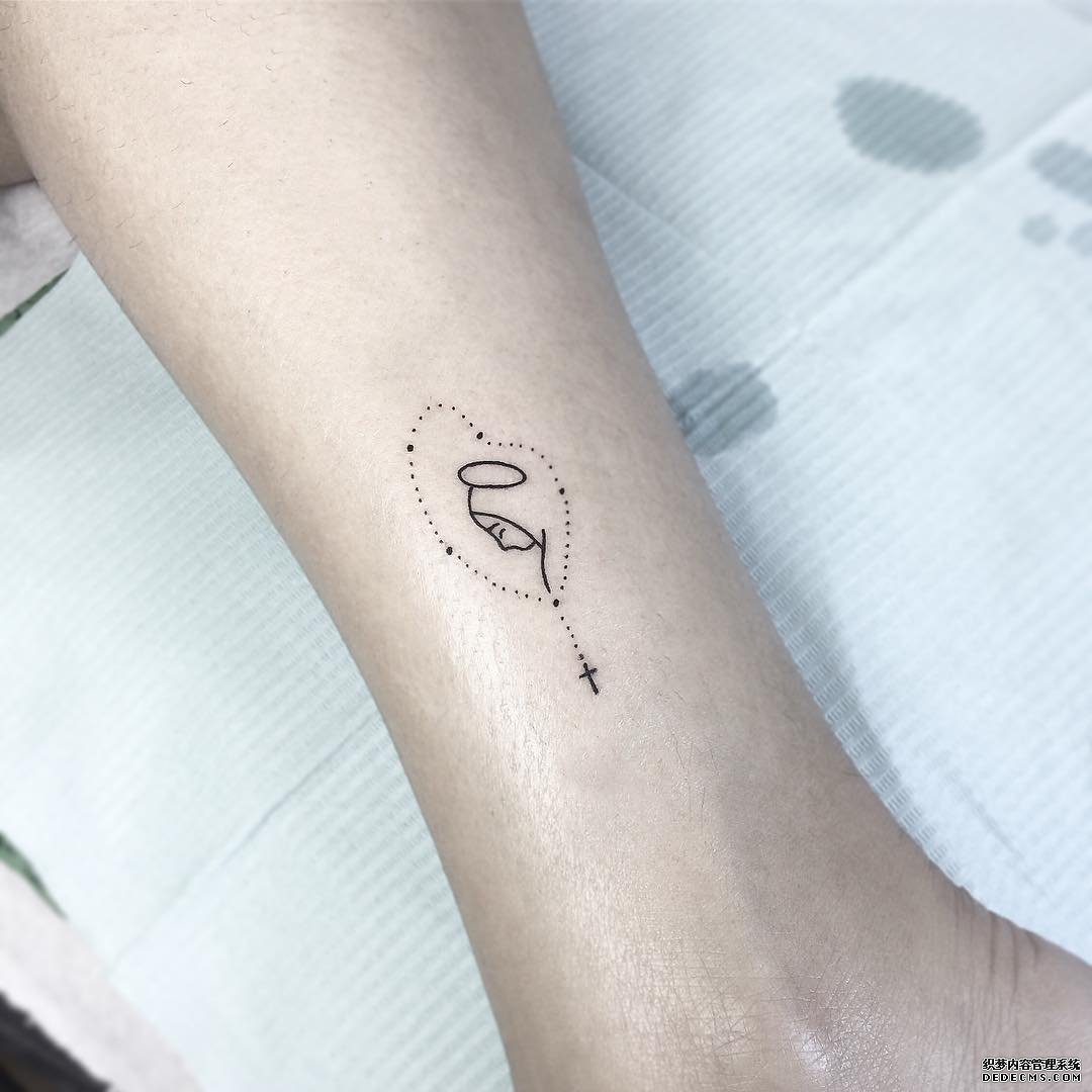 脚腕线条十字架圣母纹身