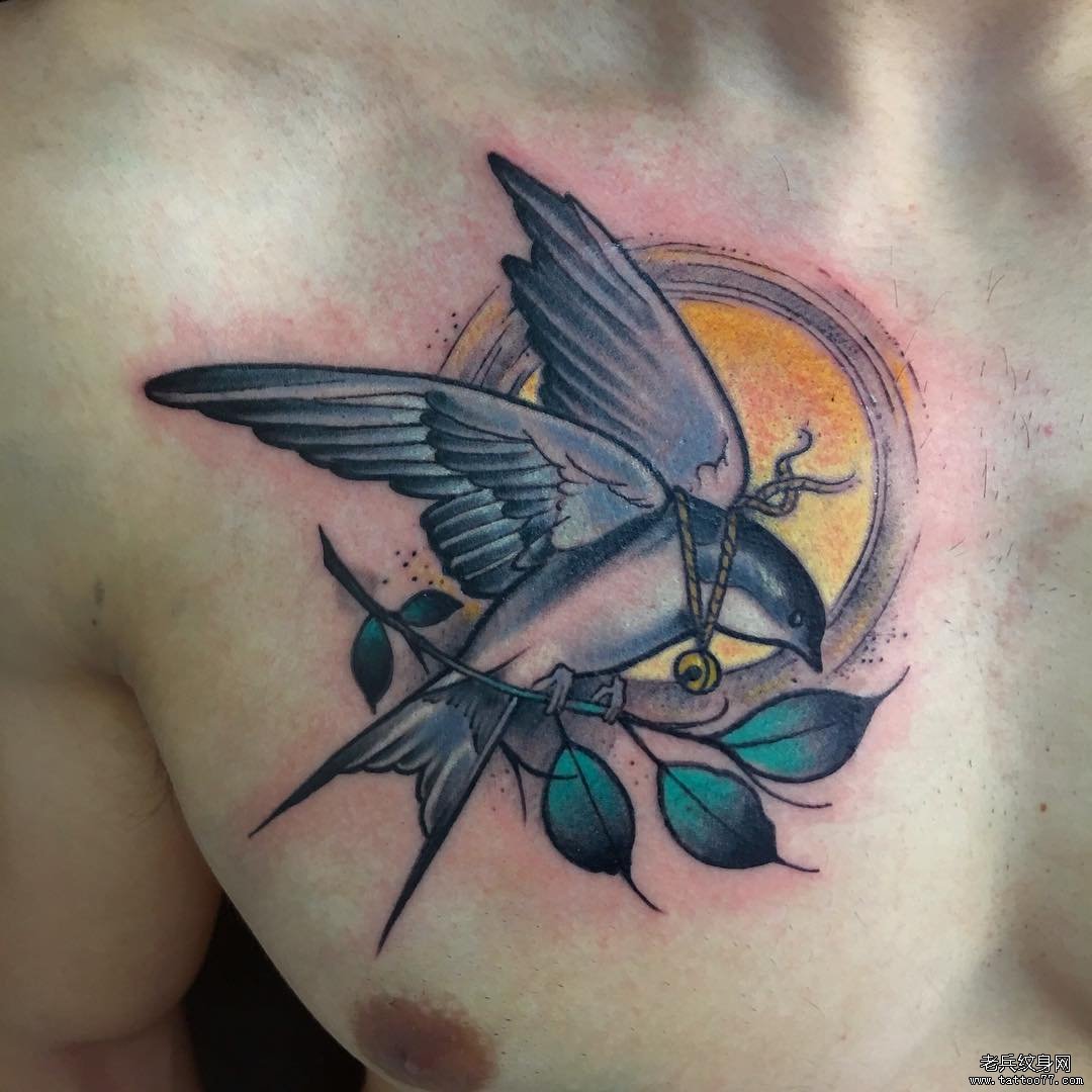 色彩胸口燕子纹身图案