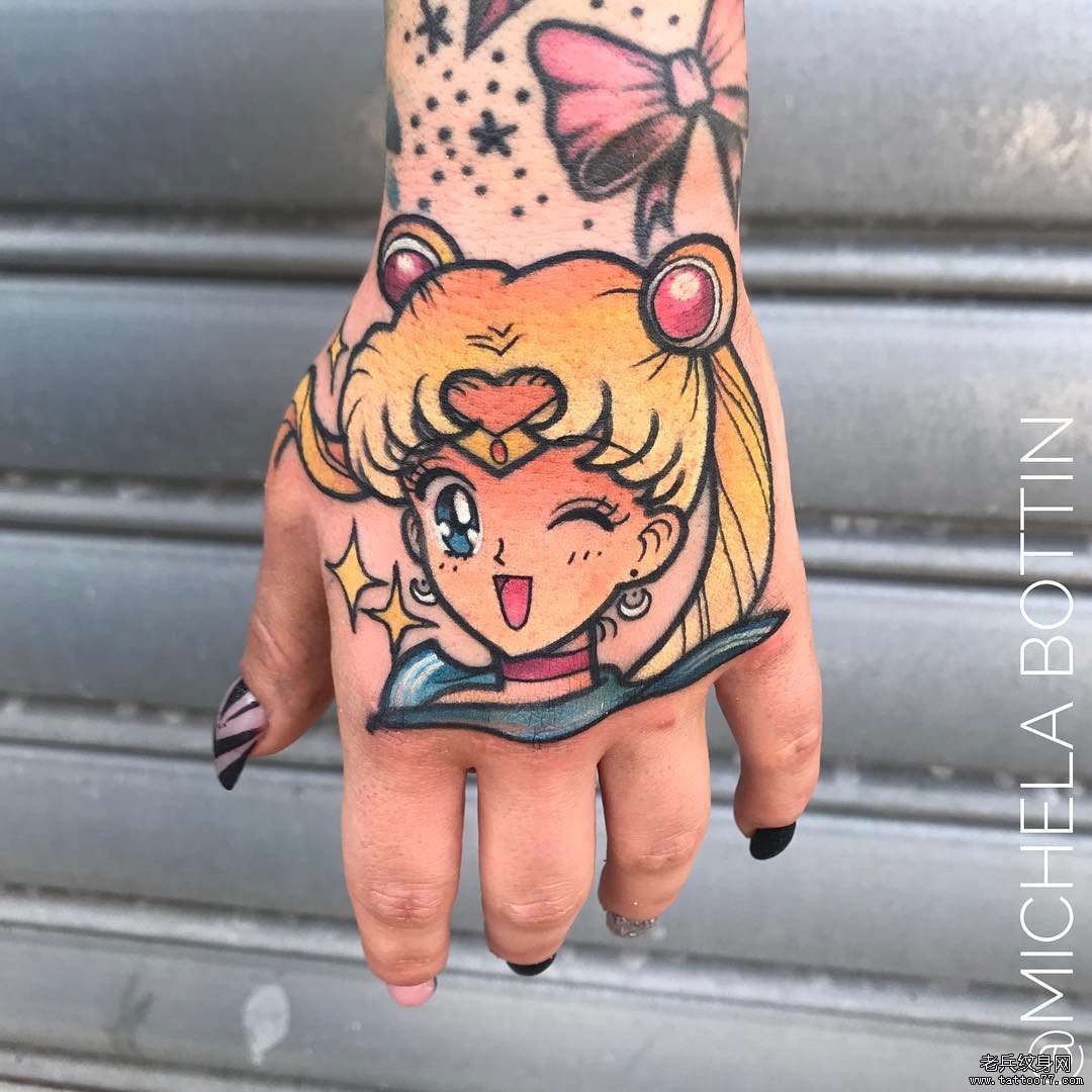 色彩卡通美少女战士手背tattoo图案