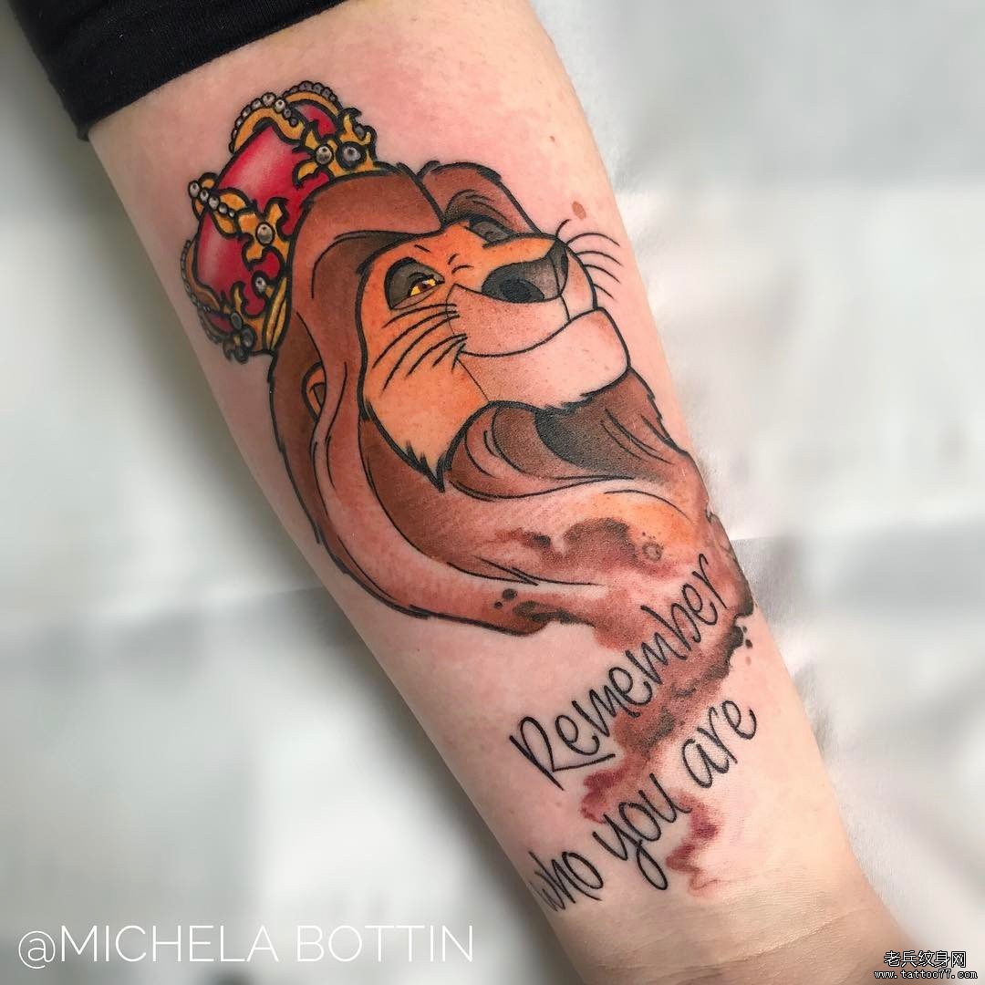 色彩狮子王手臂纹身图案