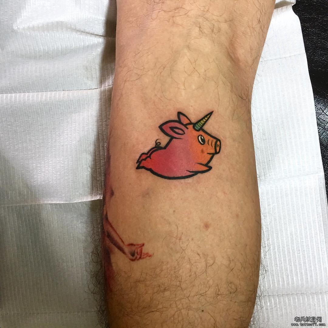色彩个性独角兽纹身