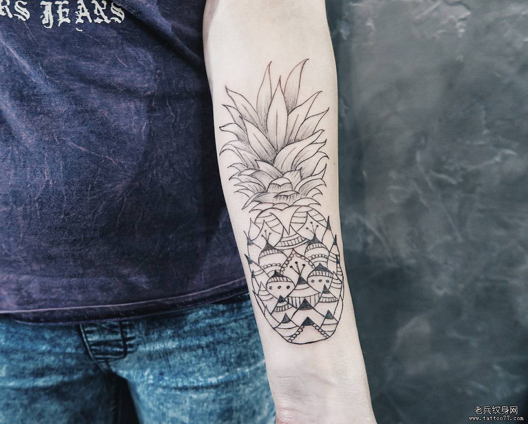 黑灰菠萝手臂tattoo图案