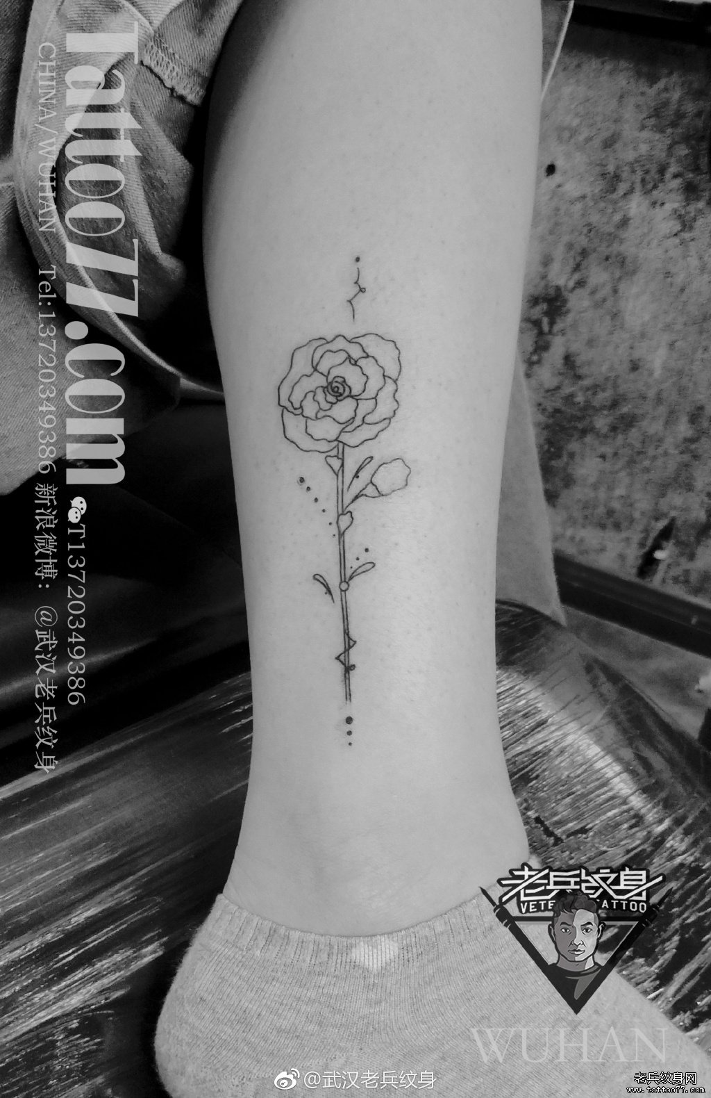 小腿线条花卉纹身作品
