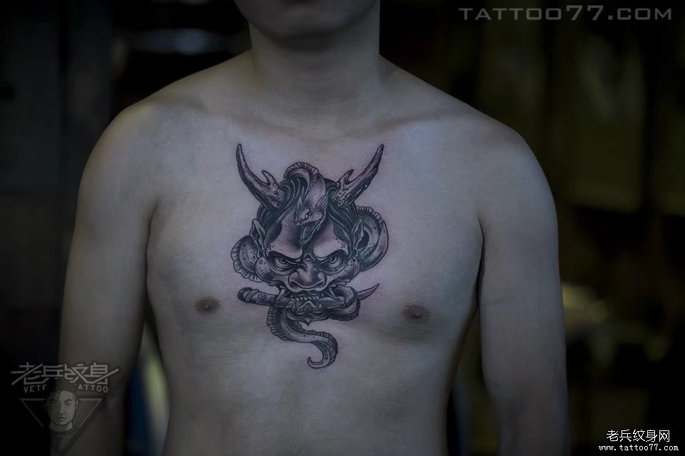 胸口般诺纹身图案