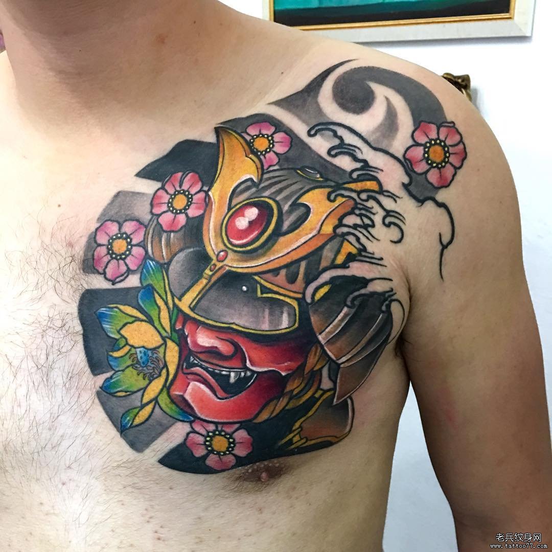 胸口色彩武士纹身