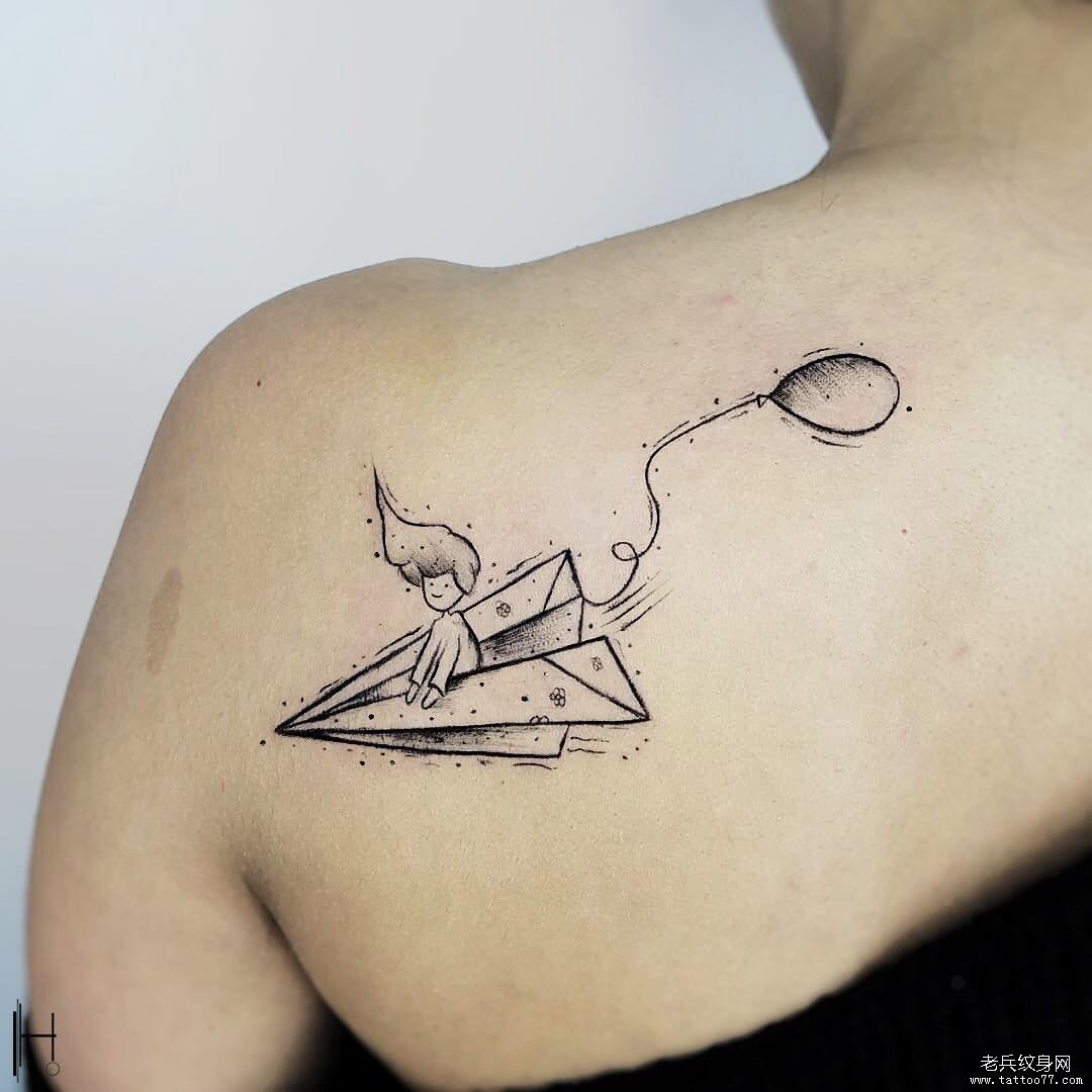 简笔画纸飞机背部tattoo图案