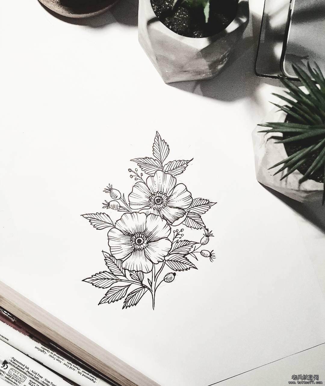 黑灰花朵纹身手稿
