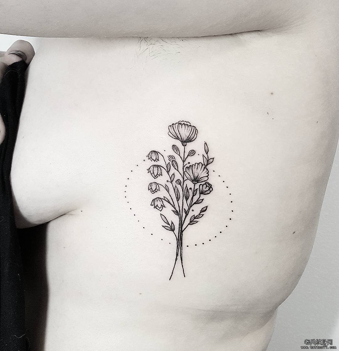 黑灰小清新花朵侧腰tattoo图案
