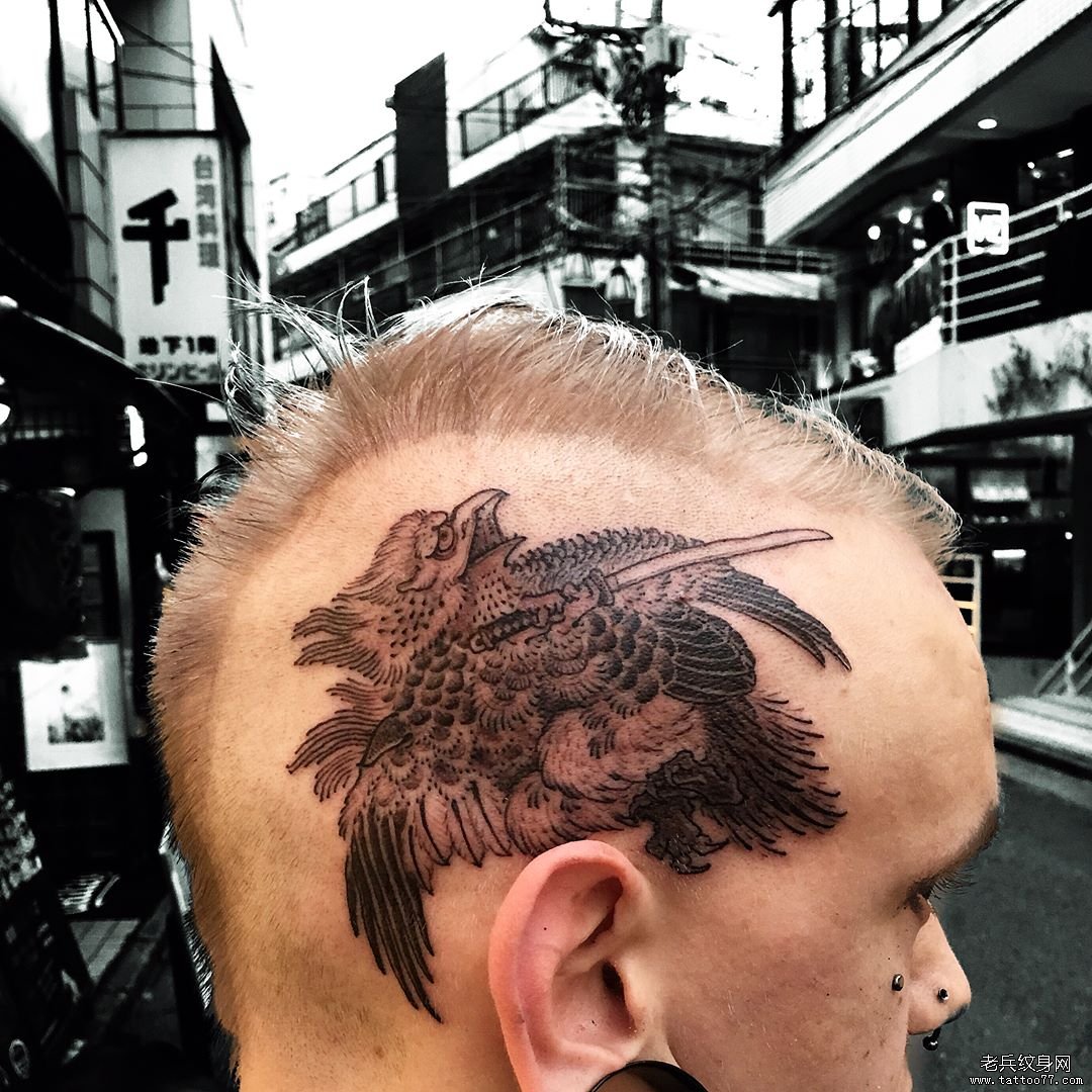 头部鸟武士纹身图案