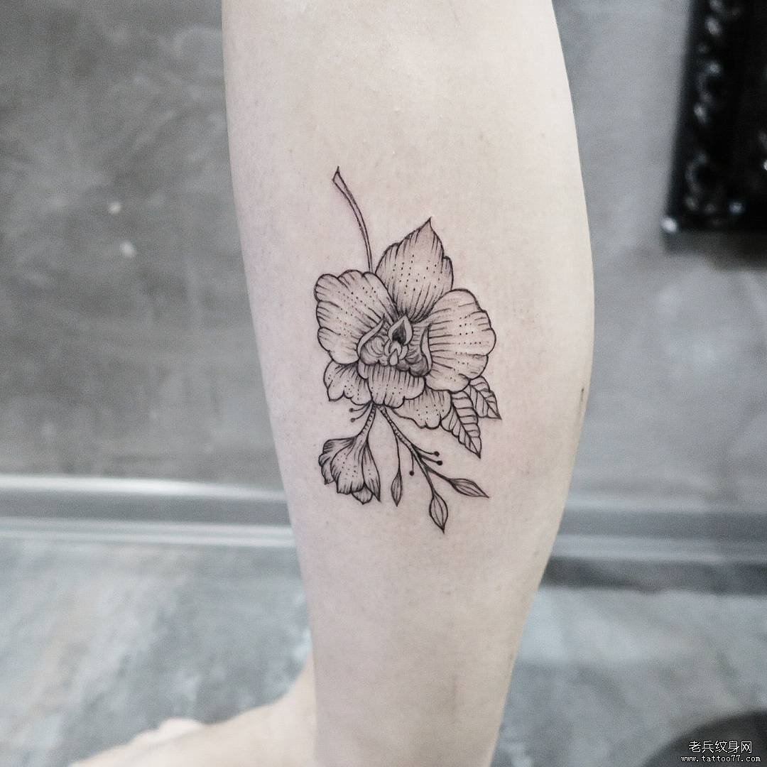 小清新花小腿文身图案