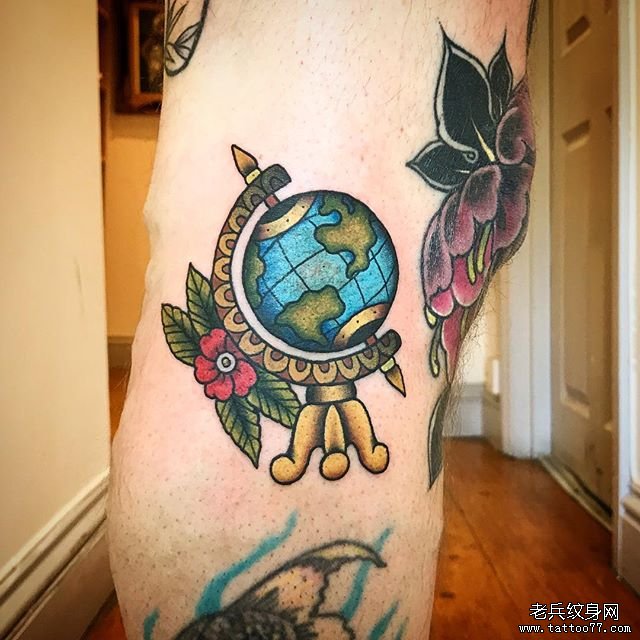 小腿地球仪纹身图案