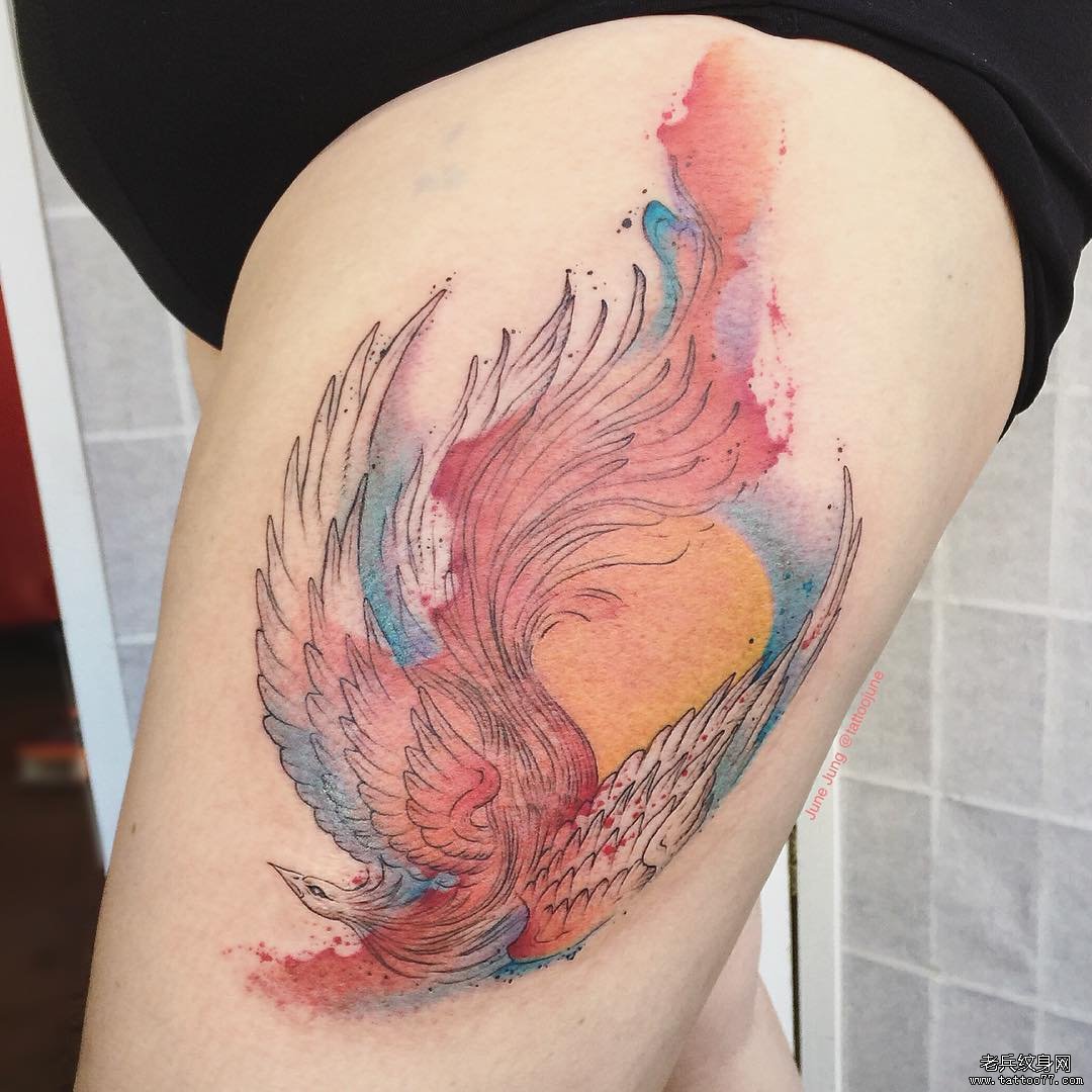 大腿色彩凤凰纹身