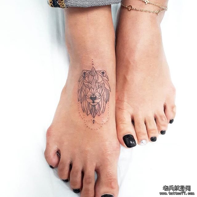 脚背小清新线条狮子纹身图案
