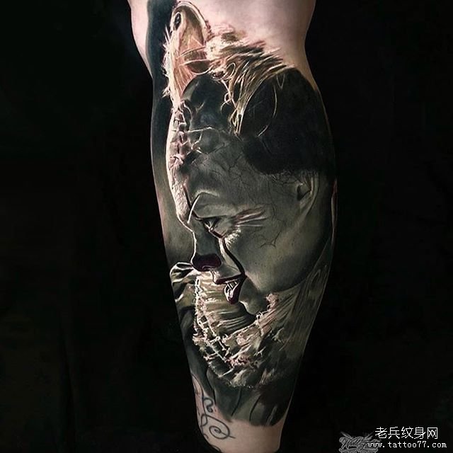 腿部写实小丑纹身图案