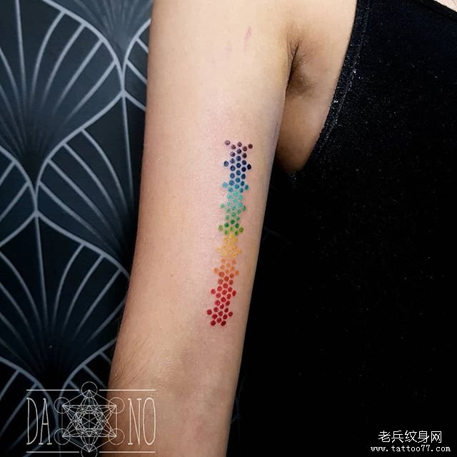 手臂彩色小清新纹身图案