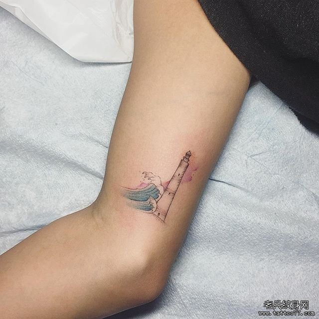 手臂简约灯塔纹身
