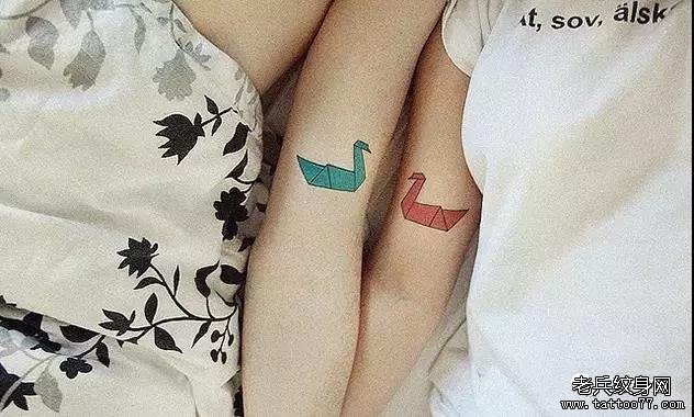 这个世界,总有一个人,会翻遍你所有的社交动态,去过你去的地方,只为爱你!