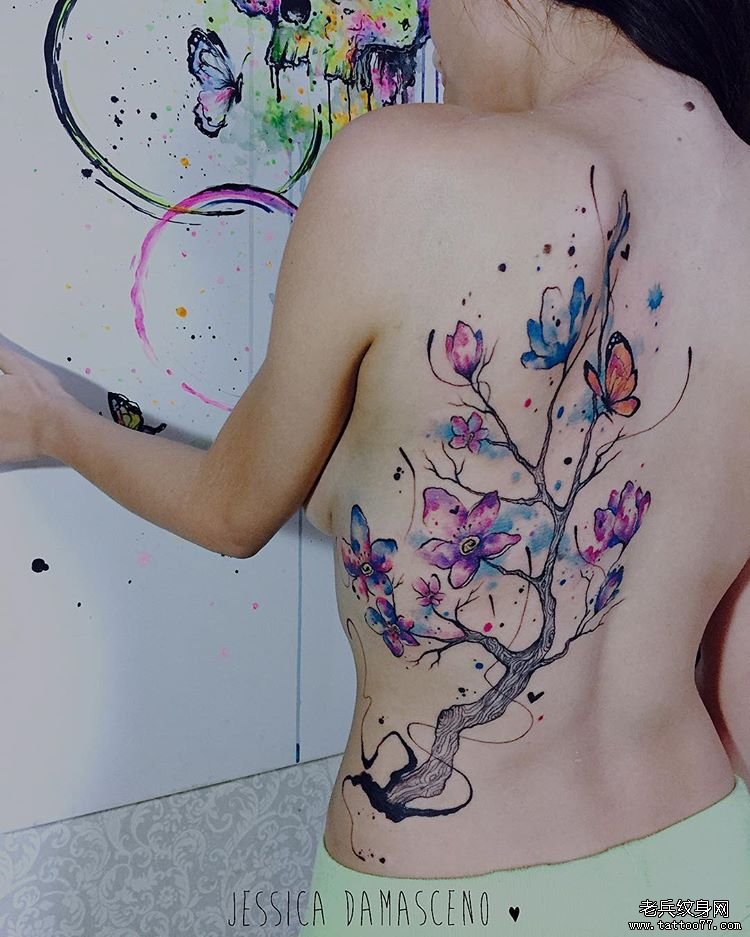 色彩泼墨玉兰花背部tattoo图案