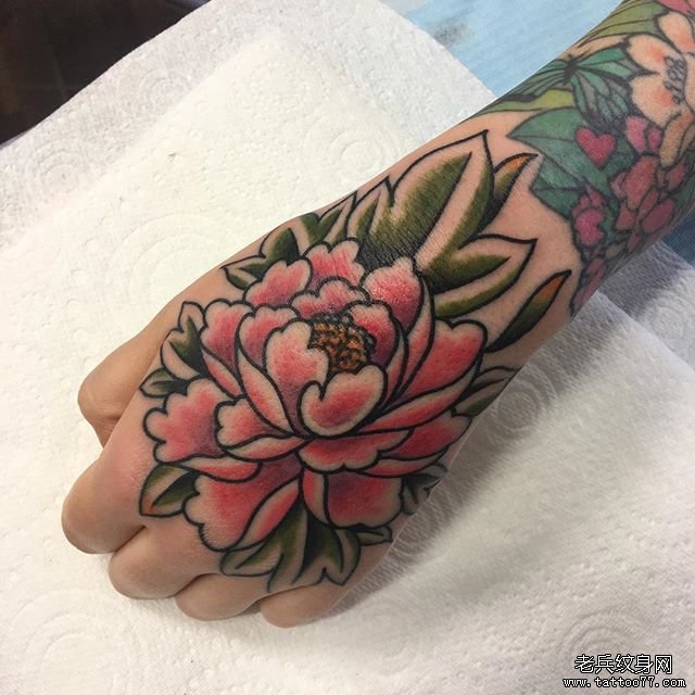 手背玫瑰花纹身图案