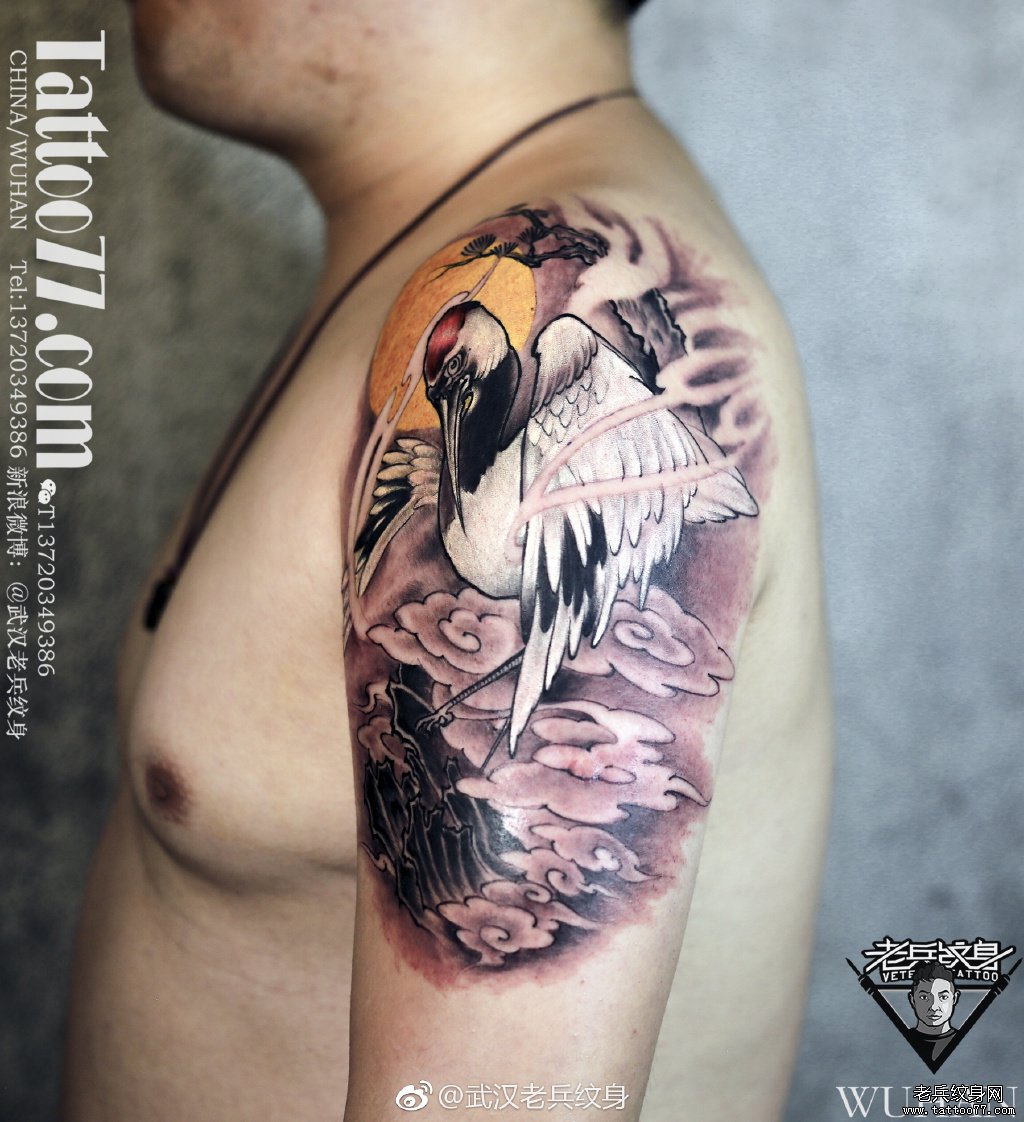 大臂传统色彩鹤纹身作品