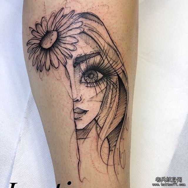 小腿女孩花朵纹身图案