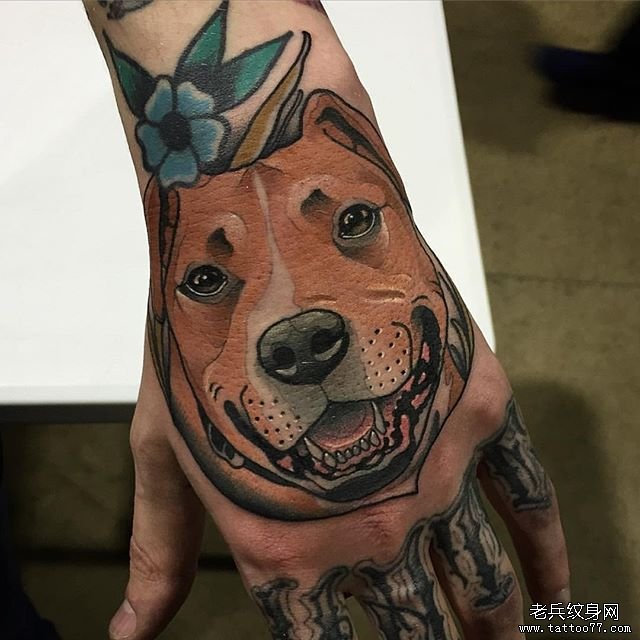 彩色写实小狗手背纹身图案