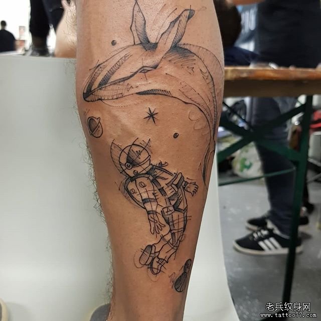 小腿鲸鱼宇航员纹身图案