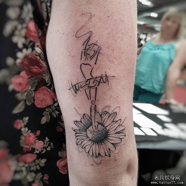 腿部芭蕾女孩菊花纹身图案